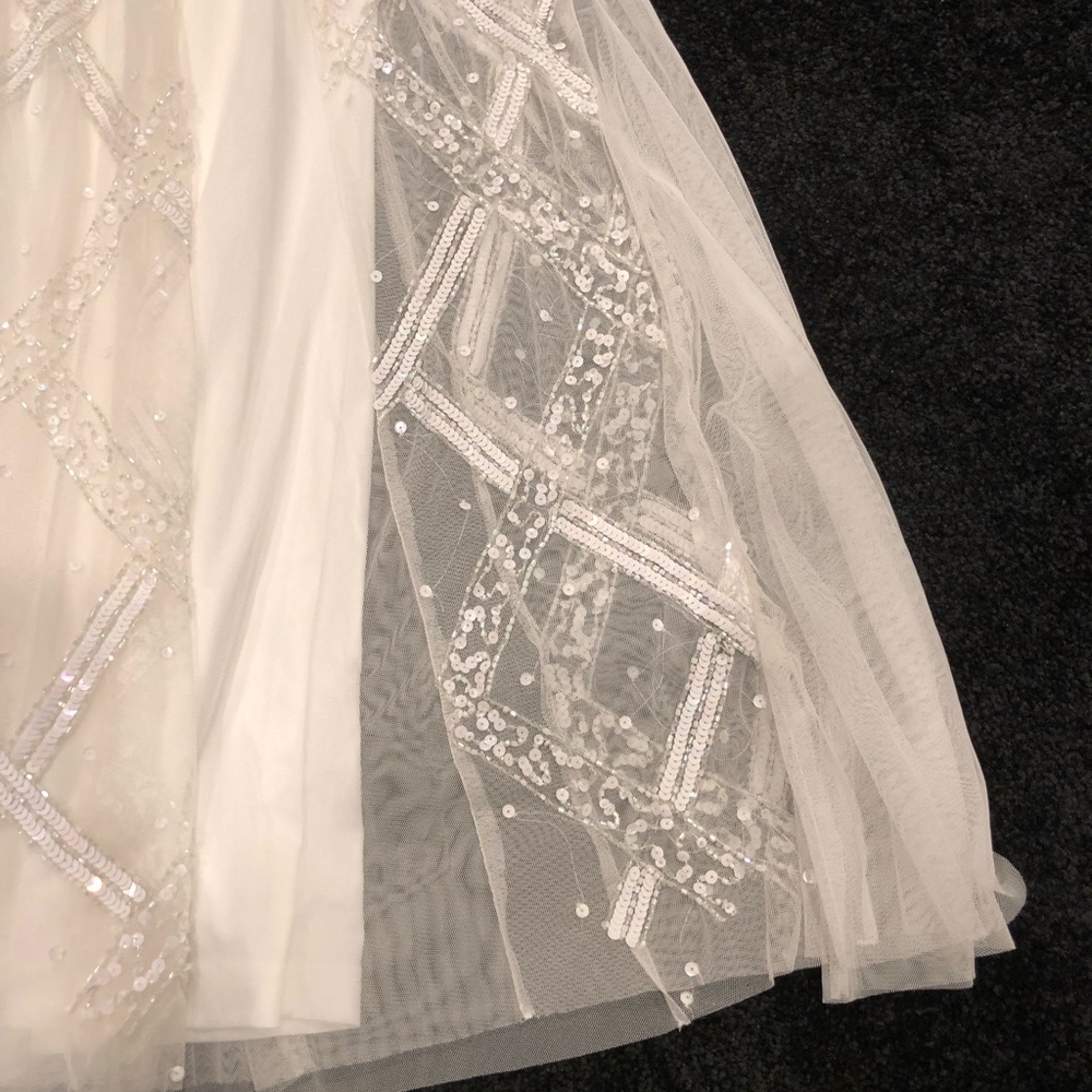 White beaded wedding dress - Picture 5 of 8